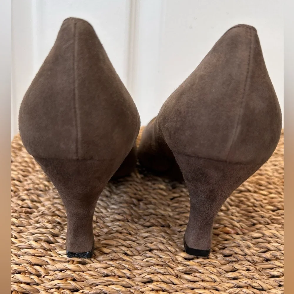 Bruno Magli‎ Suede Mid-Size Heel Pumps Size 6.5
